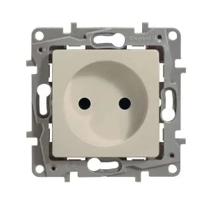 Розетка Legrand ETIKA, скрытый монтаж, со шторками, слоновая кость, 672334