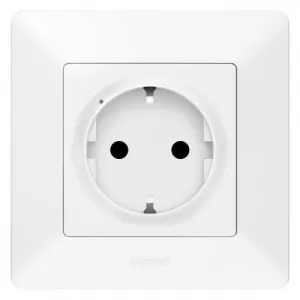 Коллекция умных устройств Valena Life with NETATMO.Умная розетка 2К+З 16А 230В.Цвет Белый