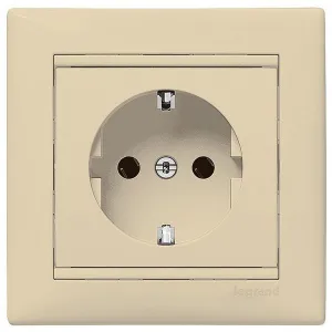 Розетка Legrand VALENA CLASSIC, скрытый монтаж, с заземлением, слоновая кость, 774323