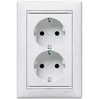 Розетка двухместная Legrand VALENA CLASSIC, скрытый монтаж, с заземлением, белый, 694282
